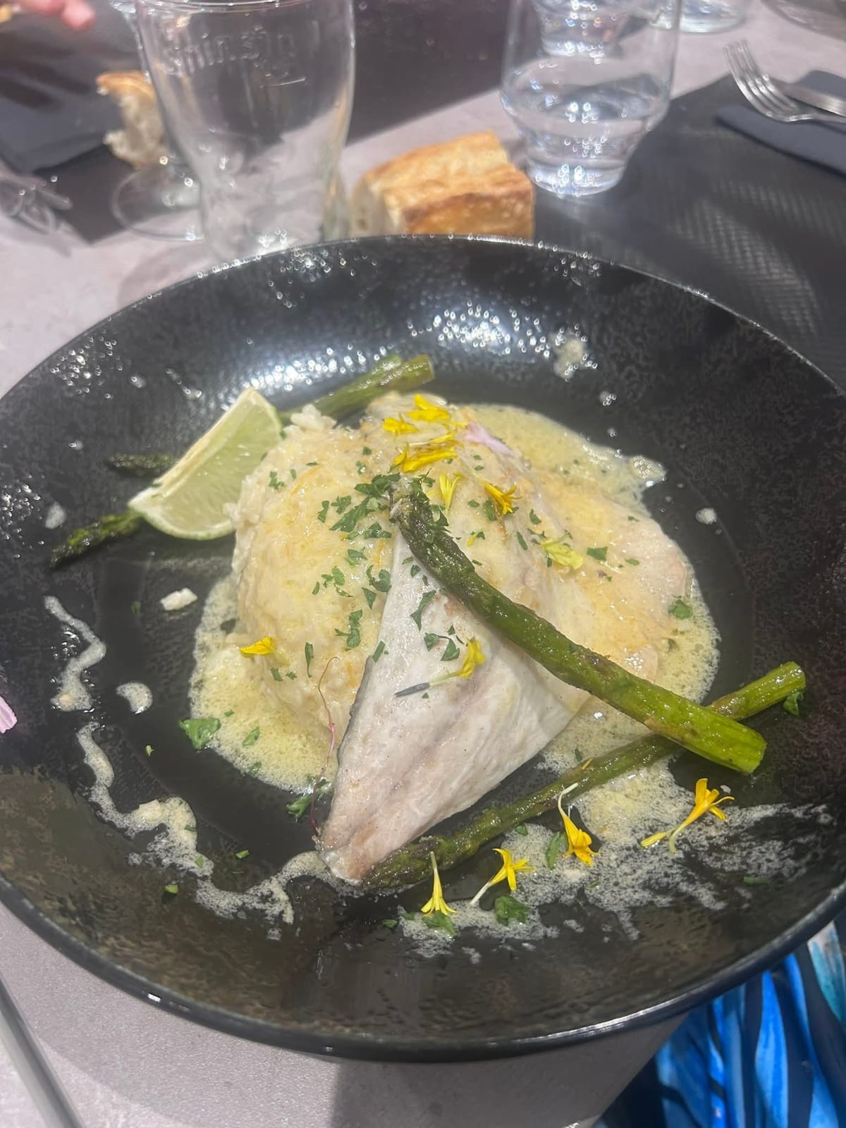 Filet de dorade, beurre blanc aux agrumes, risotto et asperges rôties